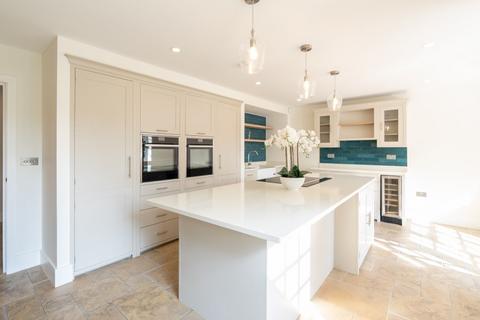 5 bedroom detached house to rent, Woodham, Surrey, KT15