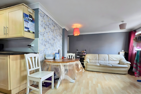 1 bedroom flat to rent, Oak Crescent, London E16