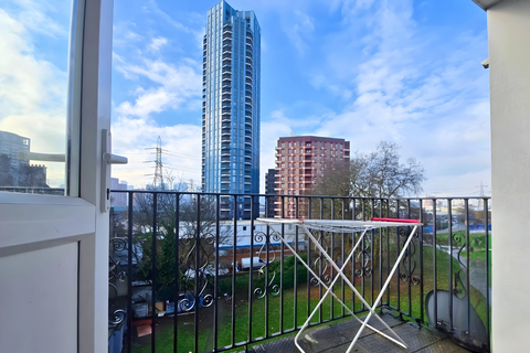 1 bedroom flat to rent, Oak Crescent, London E16