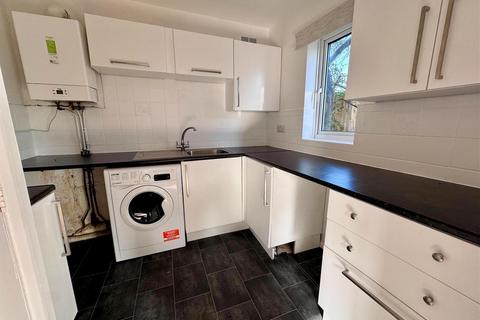 Studio to rent, Badgers Close, Harrow HA14EN