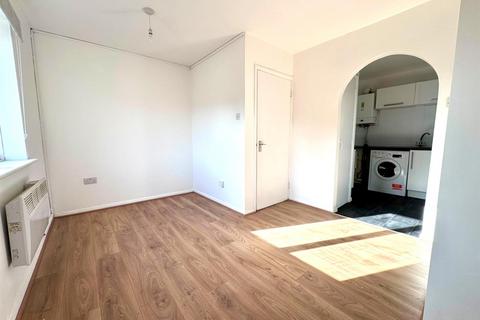 Studio to rent, Badgers Close, Harrow HA14EN