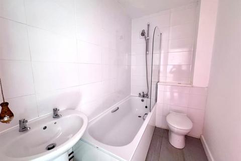 Studio to rent, Badgers Close, Harrow HA14EN