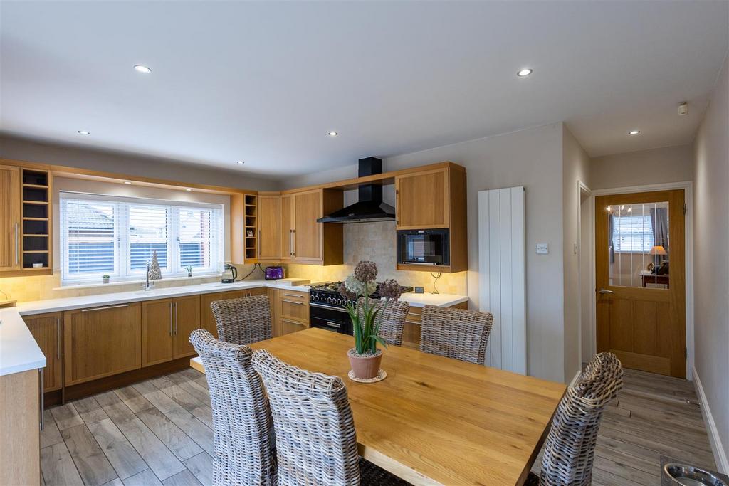 Dining kitchen