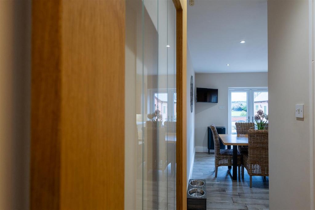 Hall/kitchen