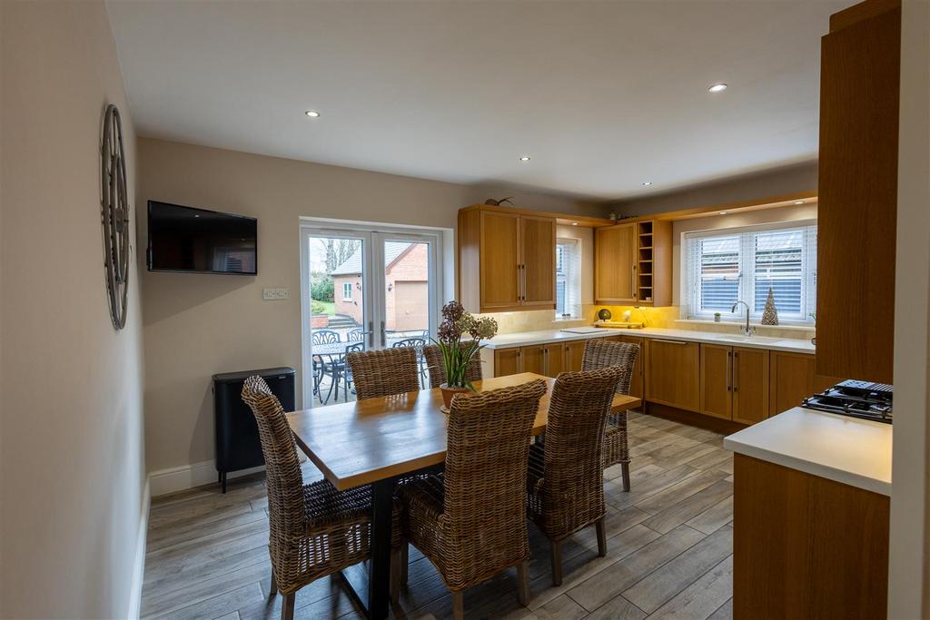 Dining kitchen