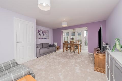 4 bedroom semi-detached house for sale, Lockgate Rise, Birkenshaw, Bradford, West Yorkshire, BD11