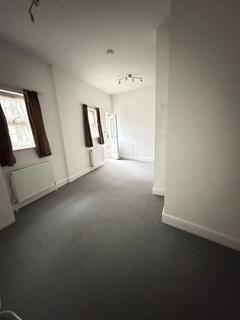 2 bedroom flat to rent, Bolton Crescent, London, SE5