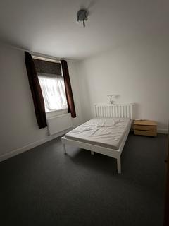 2 bedroom flat to rent, Bolton Crescent, London, SE5