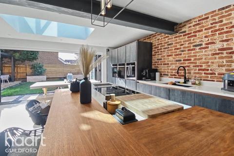 undefined, Turner Close, GUILDFORD