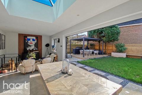 undefined, Turner Close, GUILDFORD