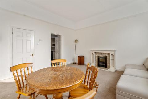 undefined, The Square, Kenilworth