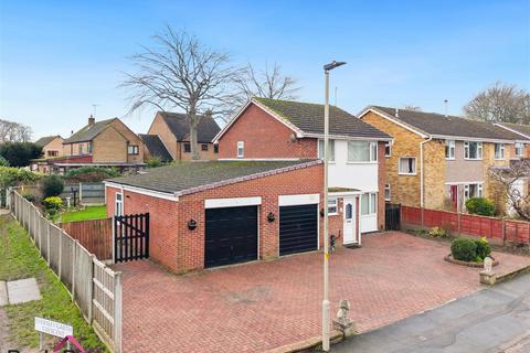 4 bedroom detached house for sale, Eversley Garth Crescent, Sherburn In Elmet