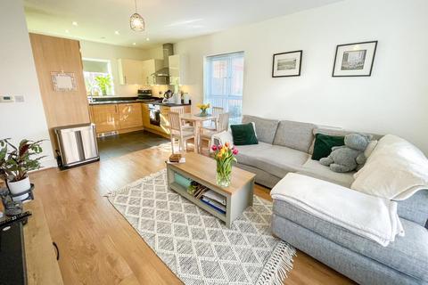 1 bedroom flat for sale, Willow House, Holywell Way, Staines Upon Thames, Middlesex, TW19
