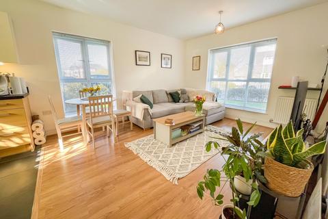 1 bedroom flat for sale, Willow House, Holywell Way, Staines Upon Thames, Middlesex, TW19