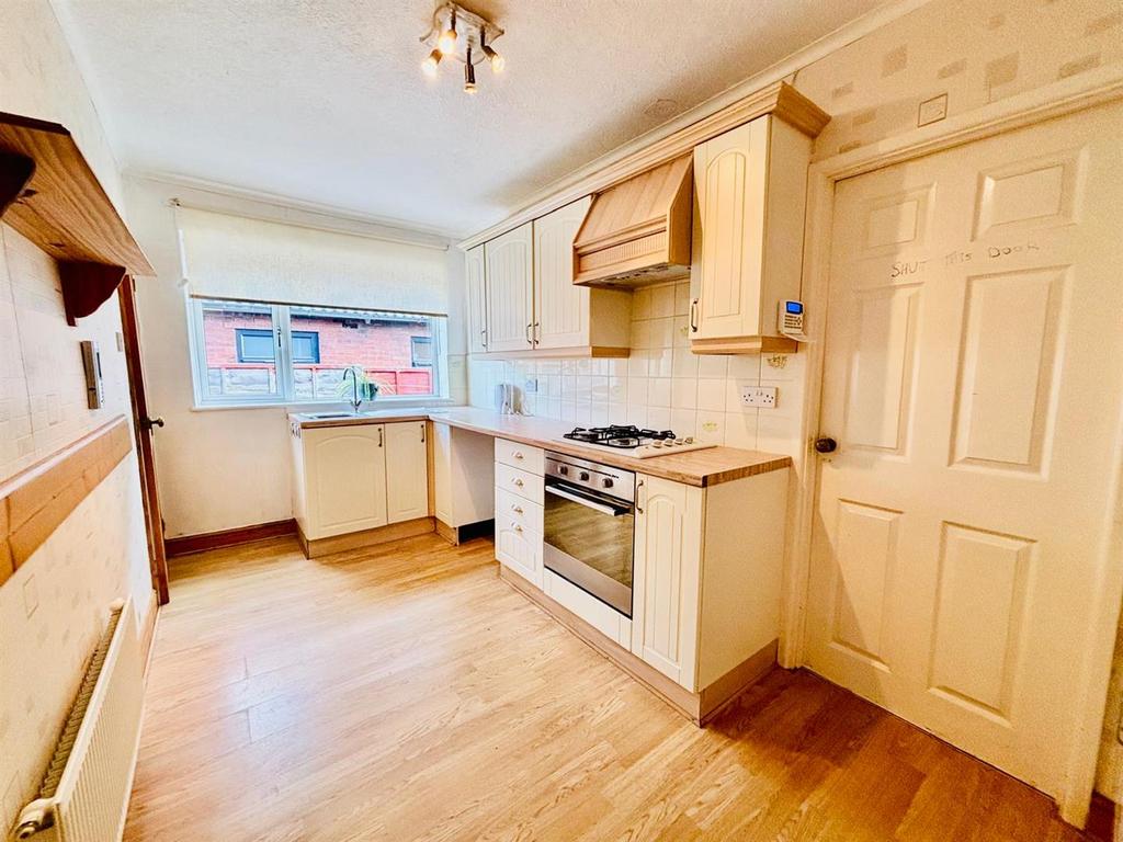 Kitchen: