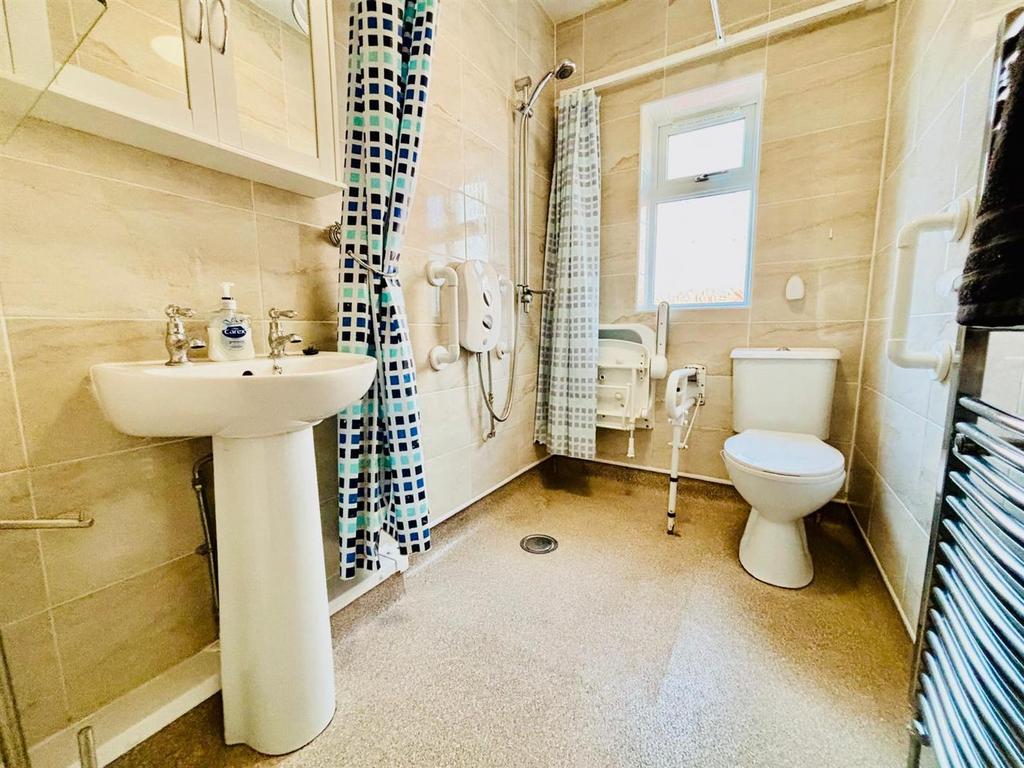 Bathroom / WC: