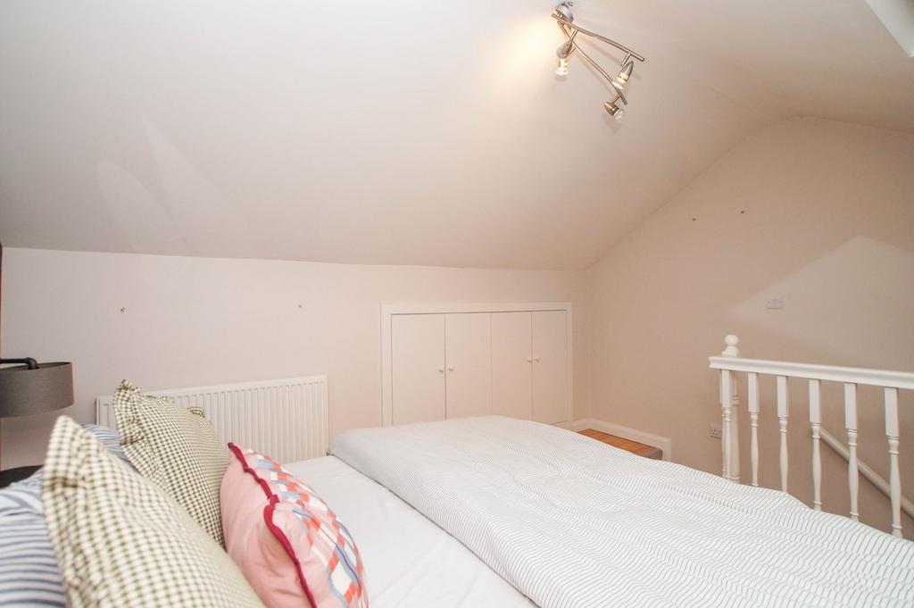 Master Bedroom (Loft)