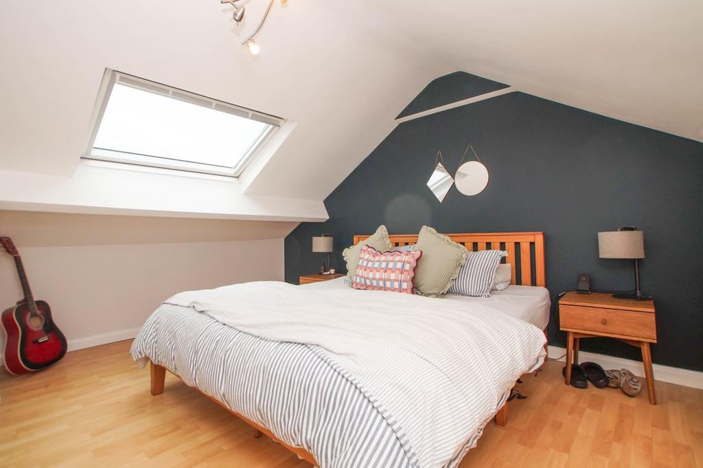 Master Bedroom (Loft)