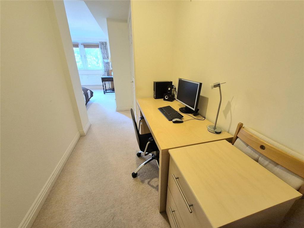 Office Area (Bed 2)