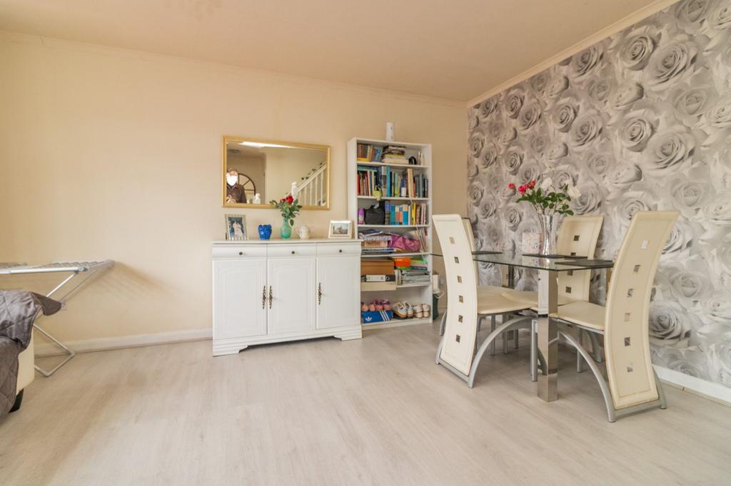 Sitting/dining room