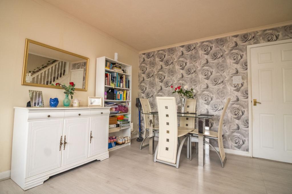 Sitting/dining room