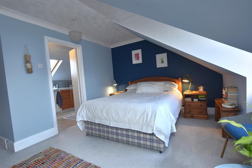 Master Bedroom En-Suite