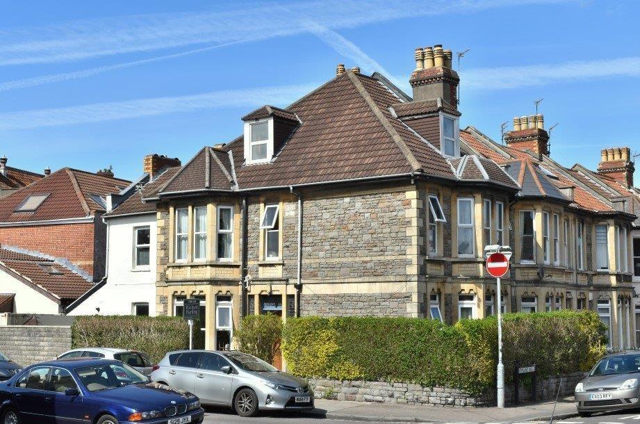 Attractive period semi-detached house on a quie...