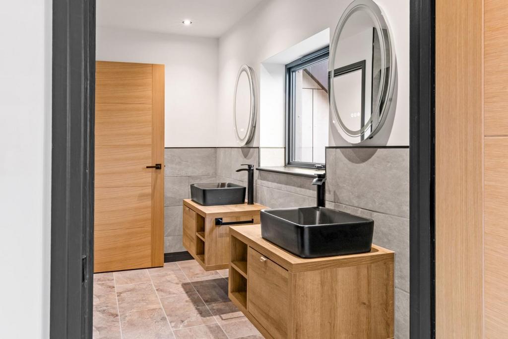 Principle En Suite.jpg