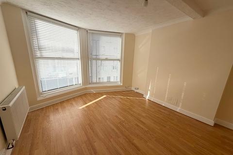 2 bedroom flat to rent, 18 Crescent Road, Worthing BN11