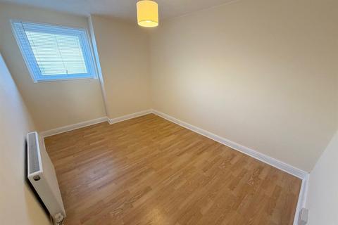 2 bedroom flat to rent, 18 Crescent Road, Worthing BN11