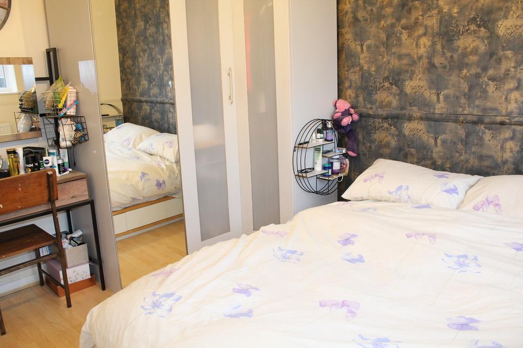 Bedroom 1 Picture 2