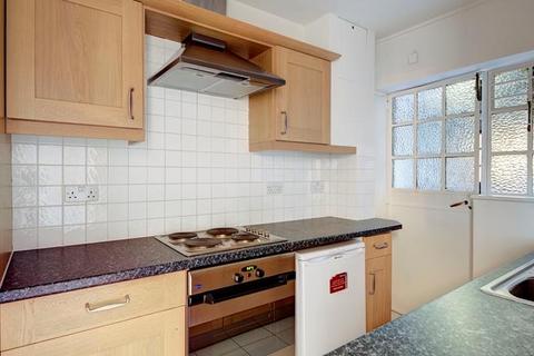 1 bedroom apartment to rent, Fulham Road, LONDON
