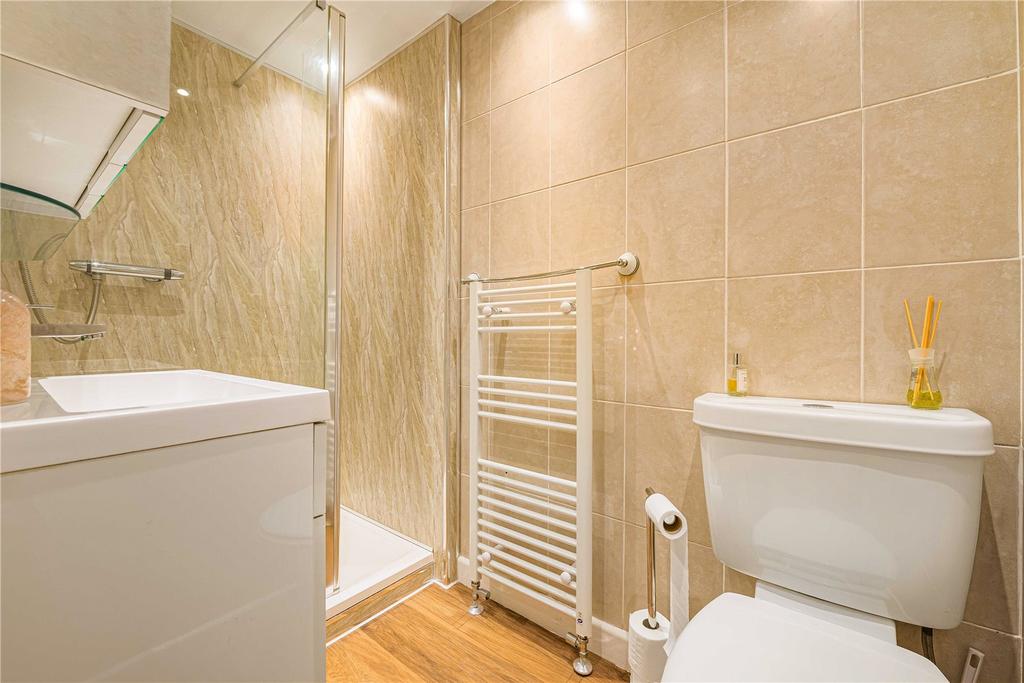 Grnd Shower Room