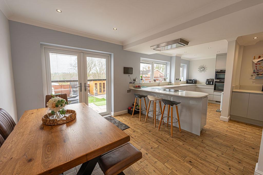 Kitchen/Dining room