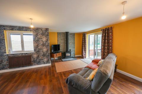 2 bedroom bungalow for sale, Oaktree Close, Holmbush, St Austell, PL25