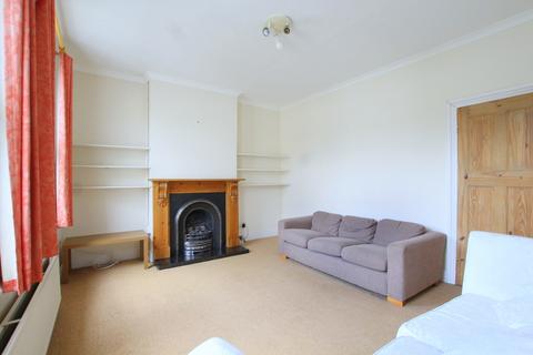 2 bedroom maisonette to rent, Russell Road, London SW19