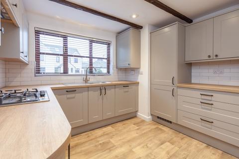 4 bedroom detached house to rent, Deer Park, Witney