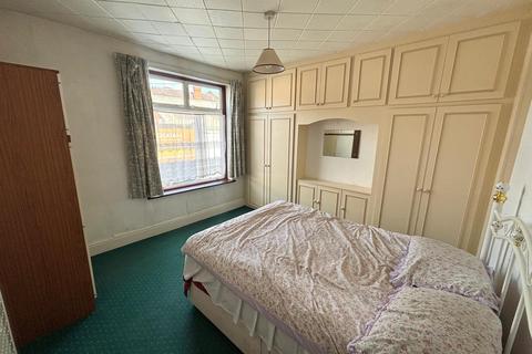 3 bedroom terraced house to rent, Coral Street