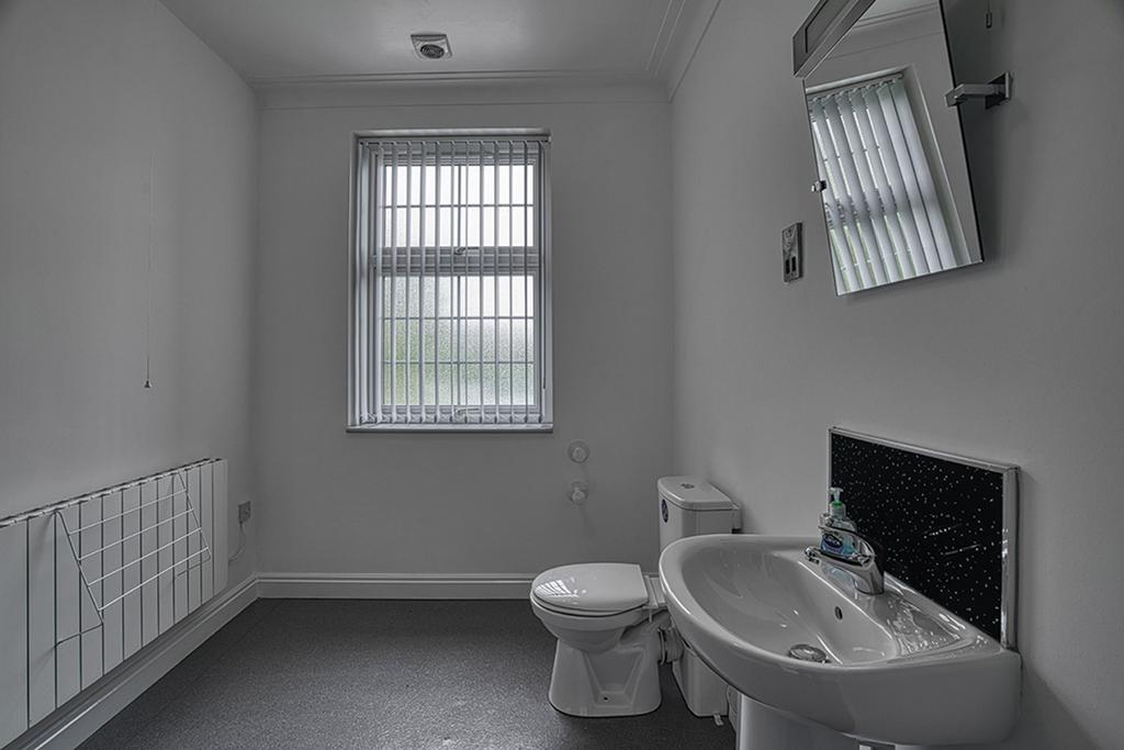 4 Shared Shower Rooms