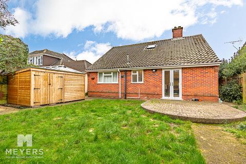 4 bedroom chalet for sale, Elm Avenue, Christchurch, BH23 2