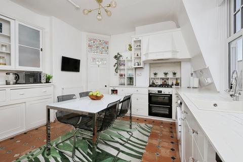 4 bedroom penthouse for sale, Hartington Place, Eastbourne