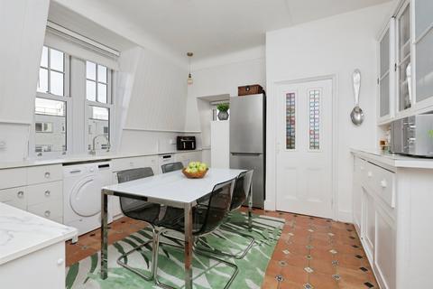 4 bedroom penthouse for sale, Hartington Place, Eastbourne