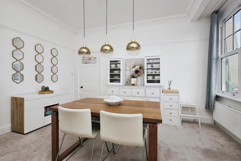 4 bedroom penthouse for sale, Hartington Place, Eastbourne