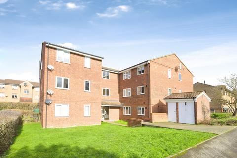 2 bedroom apartment for sale, Naunton Way, Hornchurch RM12