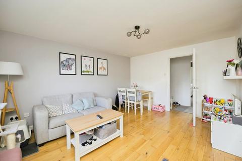 2 bedroom apartment for sale, Naunton Way, Hornchurch RM12