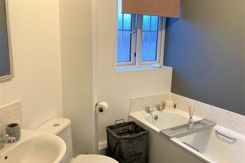 2 bedroom flat to rent, Woodland Walk, Aldershot