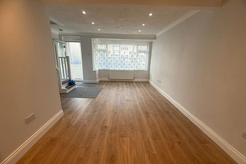 3 bedroom semi-detached house to rent, Winnington Road, Enfield EN3