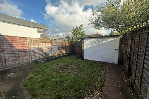 3 bedroom semi-detached house to rent, Winnington Road, Enfield EN3