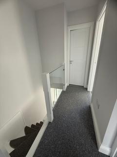 3 bedroom semi-detached house to rent, Winnington Road, Enfield EN3