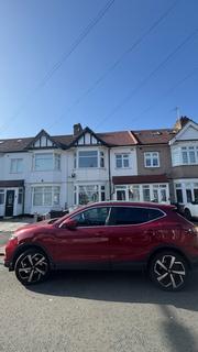 3 bedroom house to rent, Mansted Gardens, Romford RM6